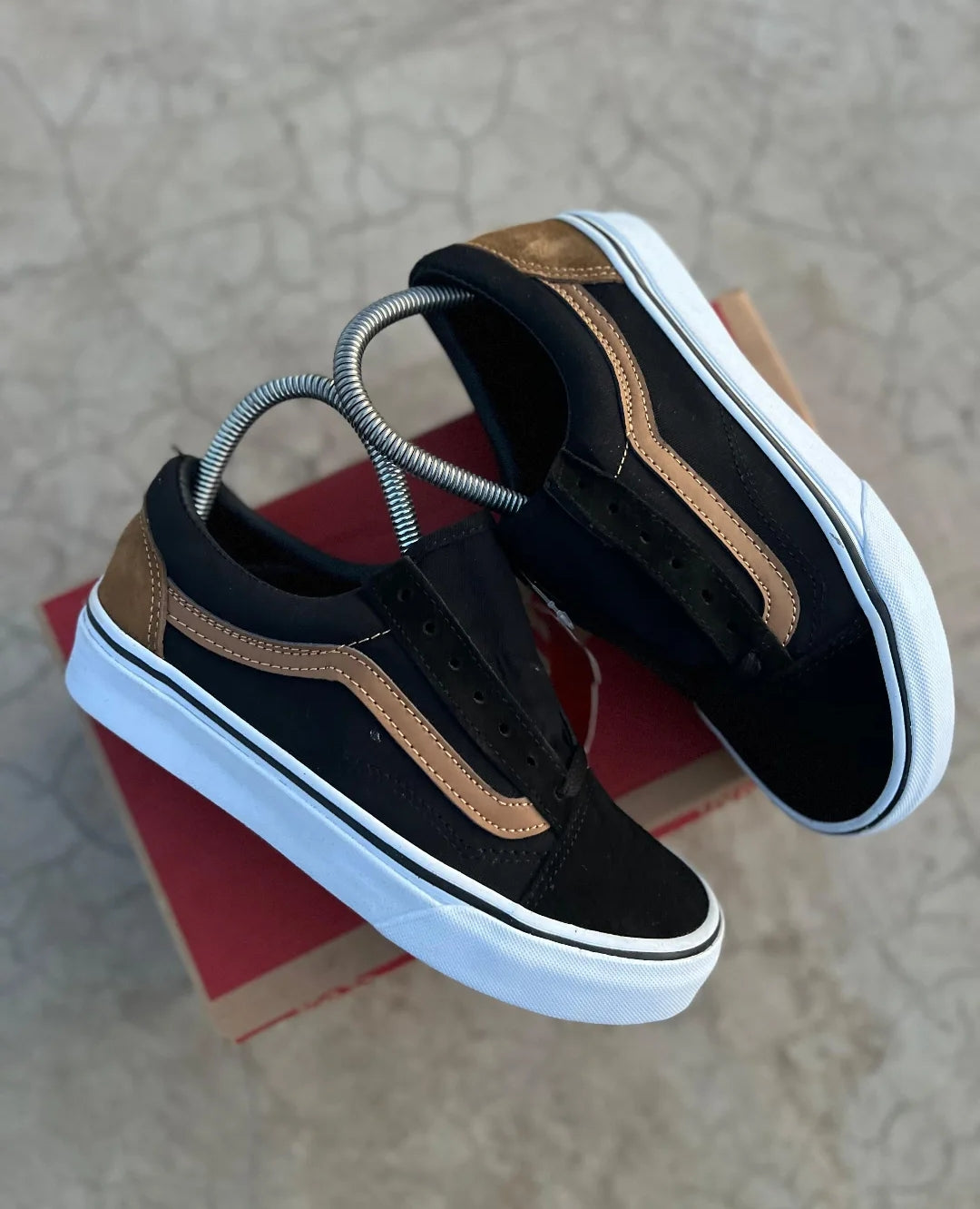 Old skool skater brown black