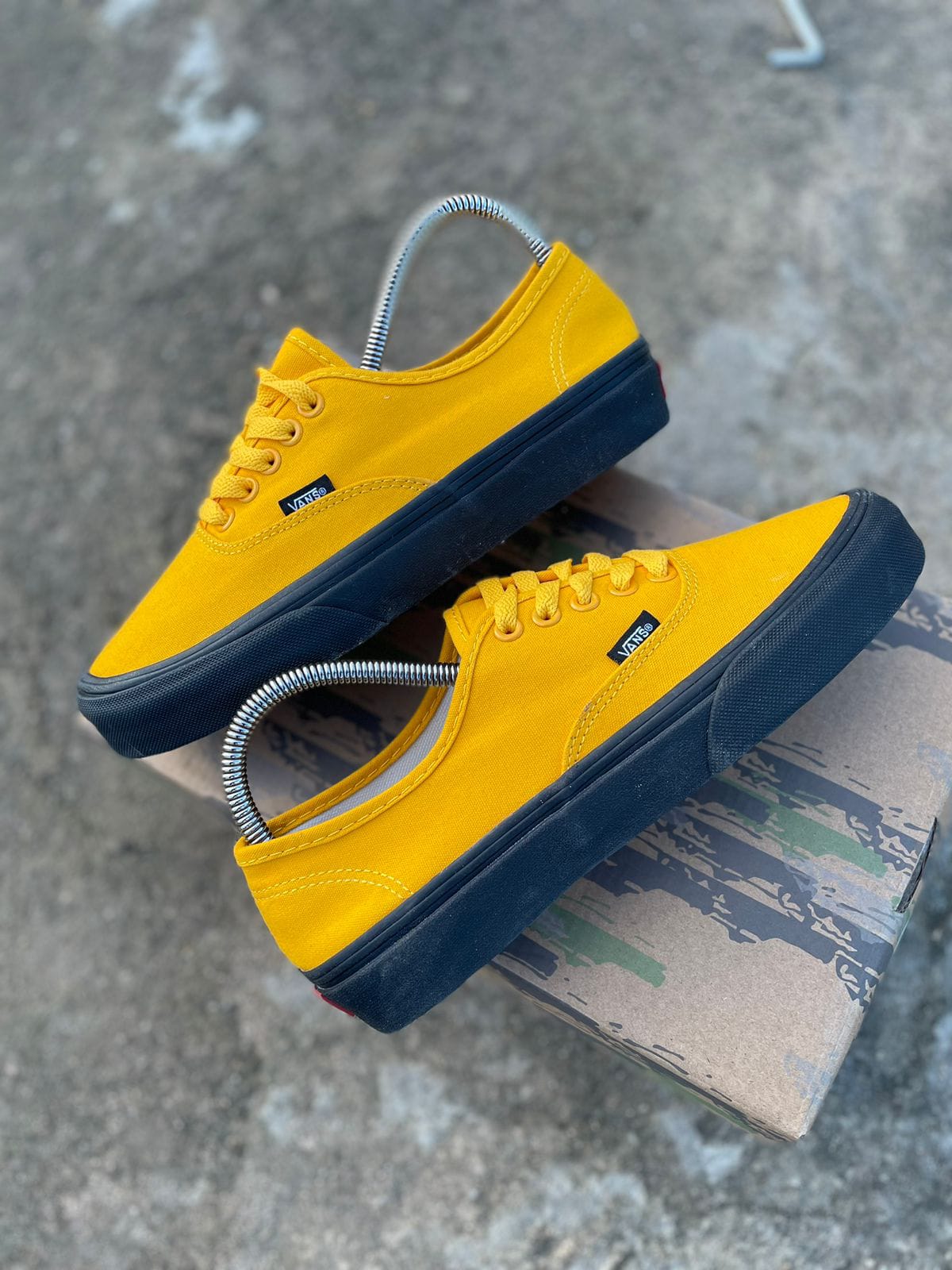 Vans Authentic – Yellow with Black Sole