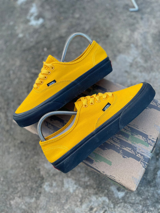 Vans Authentic – Yellow with Black Sole