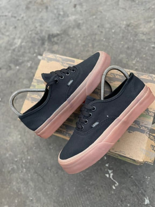 Vans Authentic – Black with Gum Sole